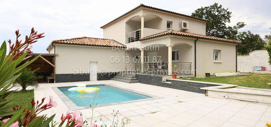 Villa 146m², 5 chambres, sur 791m² de terrain avec piscine à Malataverne 399 999