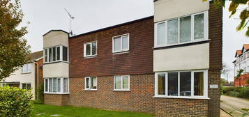 Flat to rent in Victoria Drive, Bognor Regis PO21