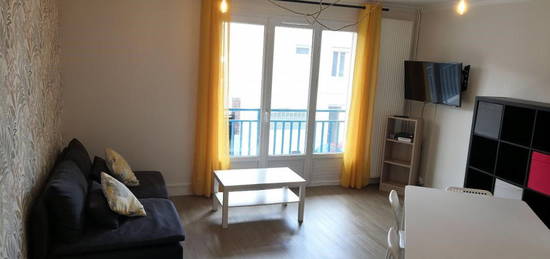 Studio meublé  à louer, 1 pièce, 12 m², Balcon