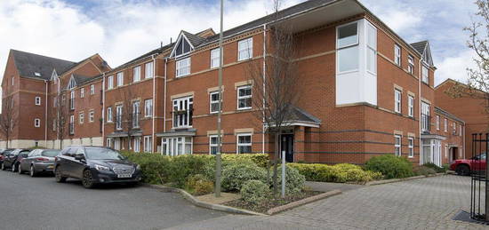 Flat to rent in Alma Road, Banbury OX16