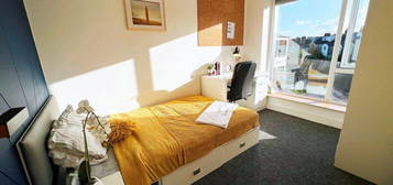 Flat to rent in Letty Street, Cardiff CF24