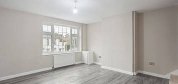 Maisonette to rent in High Street, Stanwell, Staines TW19