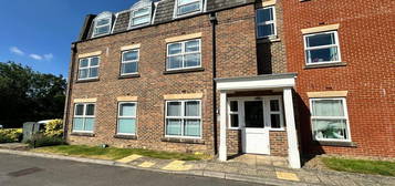 Flat to rent in Clarendon Court, Clarence Road, Windsor, Berkshire SL4