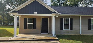 114 E 7th Ave #114, Raeford, NC 28376