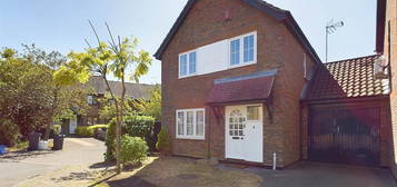 Link-detached house to rent in Larch Close, Laindon, Basildon SS15