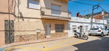 Chalet adosado en venta en calle Sant Ramon