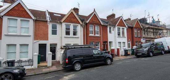 7 bedroom terraced house