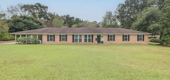 726 Central Ave W, Wiggins, MS 39577