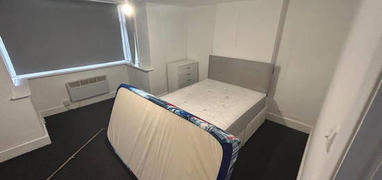 Studio to rent in High Street, Cranford, Hounslow TW5