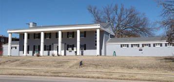 516 E 12th Ave Unit 8, Emporia, KS 66801