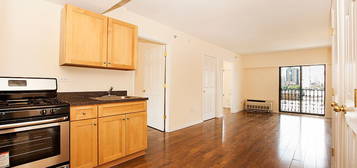 26-27 2nd St #5A, Astoria, NY 11102