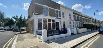 Flat to rent in Ferndale Road, Clapham North SW4