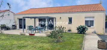 Maison de plain-pied  à vendre, 4 pièces, 3 chambres, 140 m²