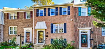 8090 Sleepy View Ln, Springfield, VA 22153