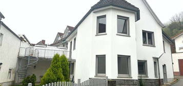 Großes 1-2 Familienhaus mit kleinem Garten