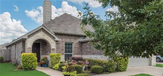 140 Wandering Dr, Forney, TX 75126
