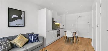 Flat to rent in Edridge Road, London CR0