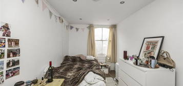 Flat to rent in Gladstone Terrace, Brighton BN2