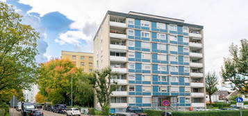 Tolle 3,5-Zimmer-Wohnung mit geschützter Loggia und wunderbarer Aussicht