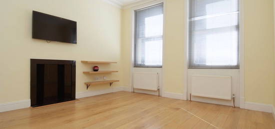 Flat to rent in Cosway Street, London NW1