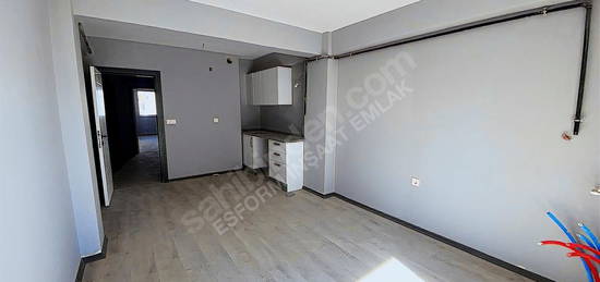 EMNİYET MÜDÜRLÜĞÜ YANI SATILIK 1+1 DAİRE / MA-27