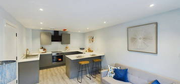 2 bed flat for sale