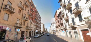 BILOCALE VIA GENOVA 530euro con doppio balcone