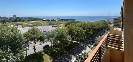 T3 em Matosinhos Sul com vistas de mar e lugar de garagem