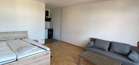 Vielflieger/Frequent Flyer: Newly Furnished 1 Room ApartmentMöblierte Lichtdurchflutete Wohnung