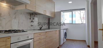 3 Assoalhadas remodeladas, cozinha semi equipada, varandas fechadas, Bairro do Liceu