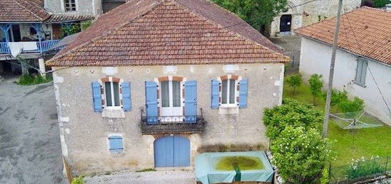 Maison de village sans mitoyenneté avec piscine