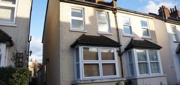 3 bed semi-detached house to rent