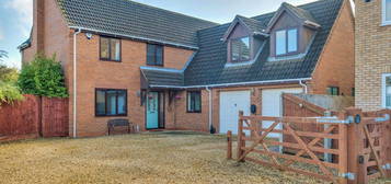 5 bed detached house for sale