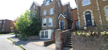 2 bed flat to rent