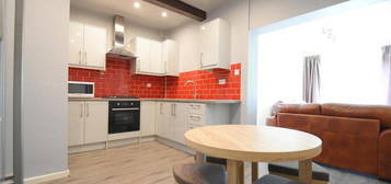 4 bedroom terraced house to rent