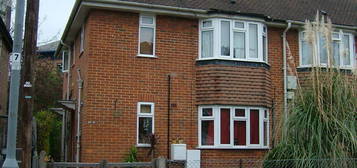 Maisonette to rent in The Bittoms, Kingston Upon Thames, Surrey KT1