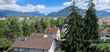 À vendre : Charmant appartement F3 à la limite Annecy / Annecy-le-Vieux avec balcon de 27 m²