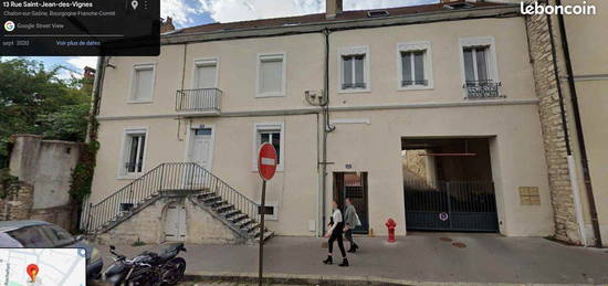 Vente 2 immeubles jumelés comprenant 4 appartements avec parking , cours interieure et terrain