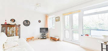 3 bedroom flat for sale