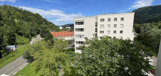 Modernisierte & großzügige Familienwohnung inkl. Loggia