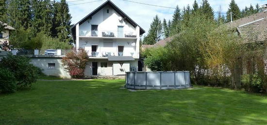 Zweifamilienhaus mit Charme: Idyllische Lage, moderne Ausstattung und hervorragende Anbindung