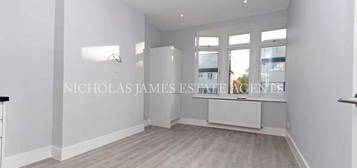 3 bed flat to rent