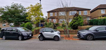 Maisonette for sale in Dene Road, London N11