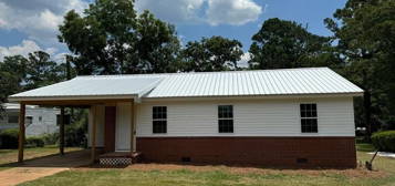 881 S Bay St, Blakely, GA 39823