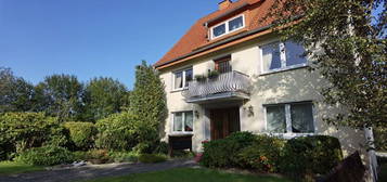 Mehrfamilienhaus mit Blick in die Natur