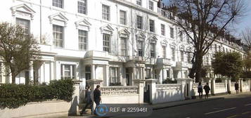 Room to rent in Kensington Church Street, London W8