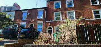 5 bedroom terraced house