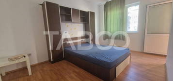 Apartament de inchiriat 2 camere 2 balcoane etaj 1 loc de pa