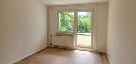 *Ein Traum für kleine Familien* frisch renovierte 3-Raumwohnung + Wannenbad + Balkon!!!