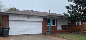 2500 Becker Pl, Del City, OK 73115